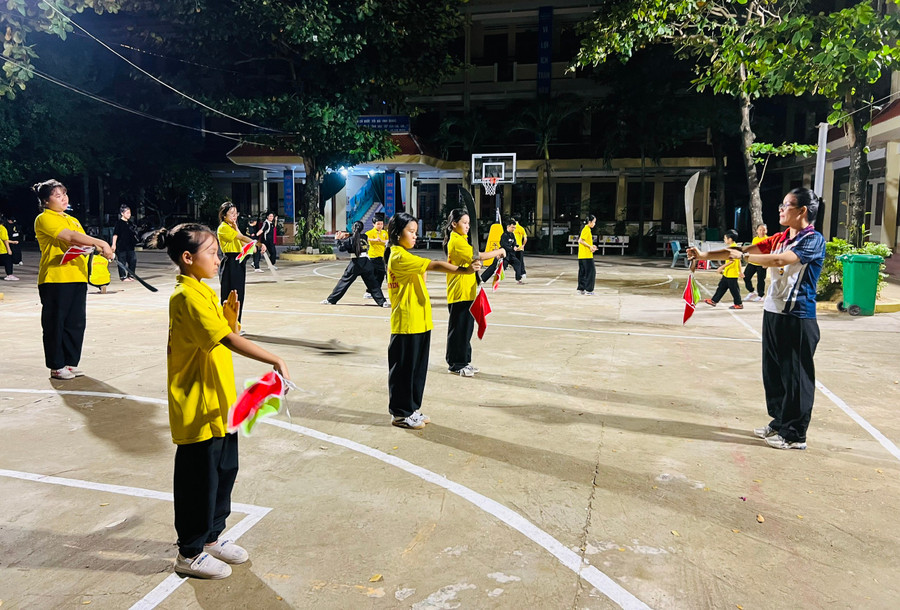 The traditional martial arts club at Nguyễn Khuyến Primary School attracts a large number of students. Photo: M.N thu-hut-vo-sinh.jpg