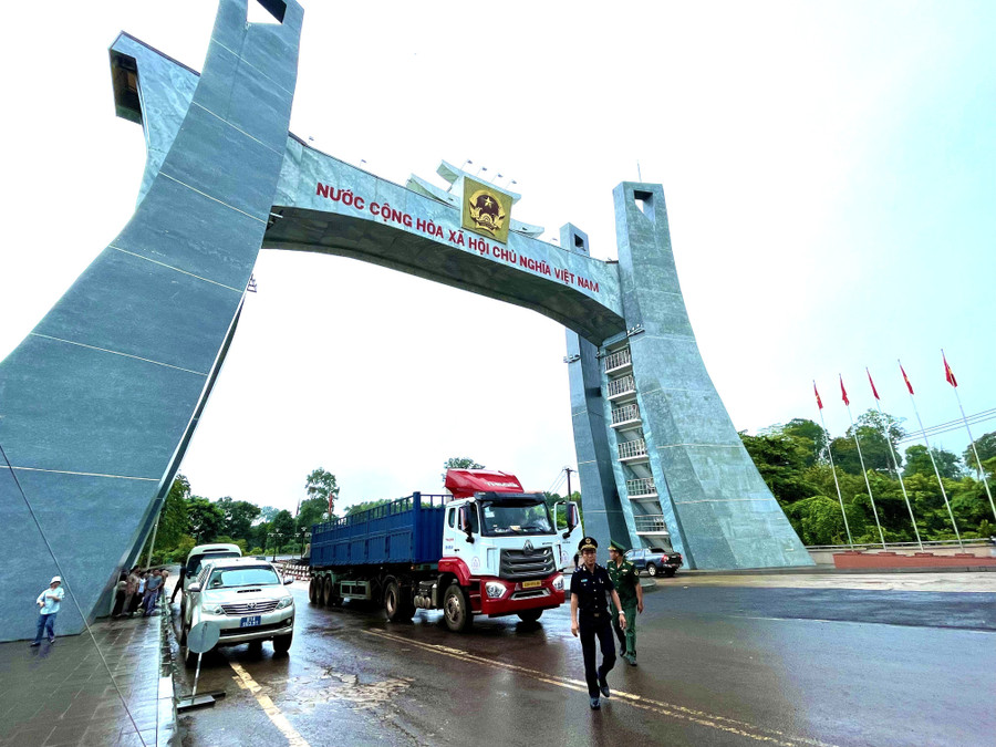 The Le Thanh International Border Gate expands trade opportunities for Gia Lai enterprises into the ASEAN market. Photo: Vu Thao thuong-mai-bien-gioi.jpg