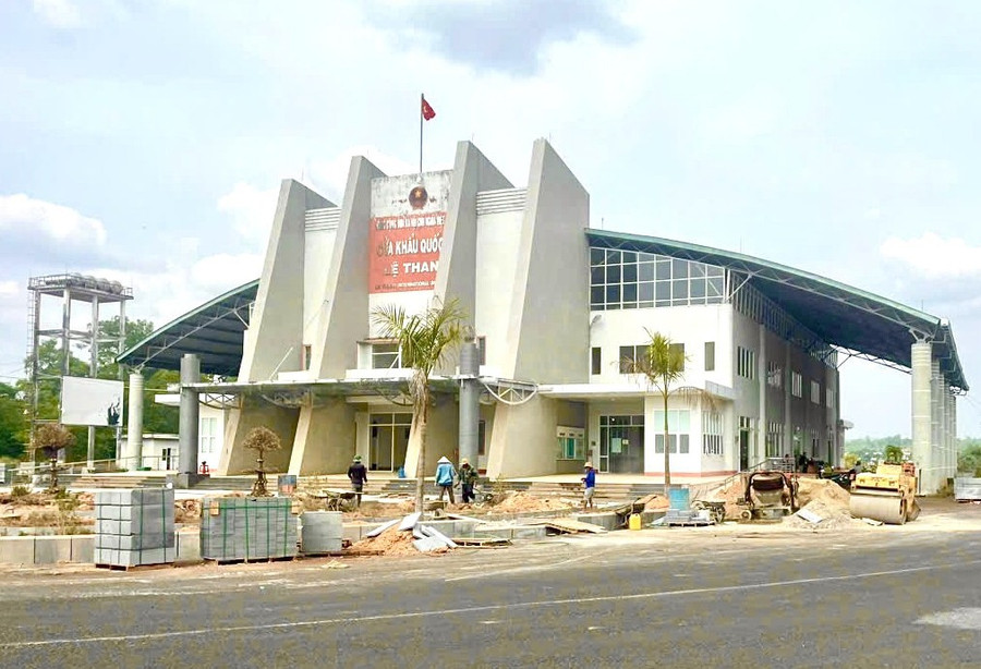 Construction of infrastructure upgrade projects at the Le Thanh International Border Gate complex. Photo: Ha Duy cua-khau-quoc-te.jpg