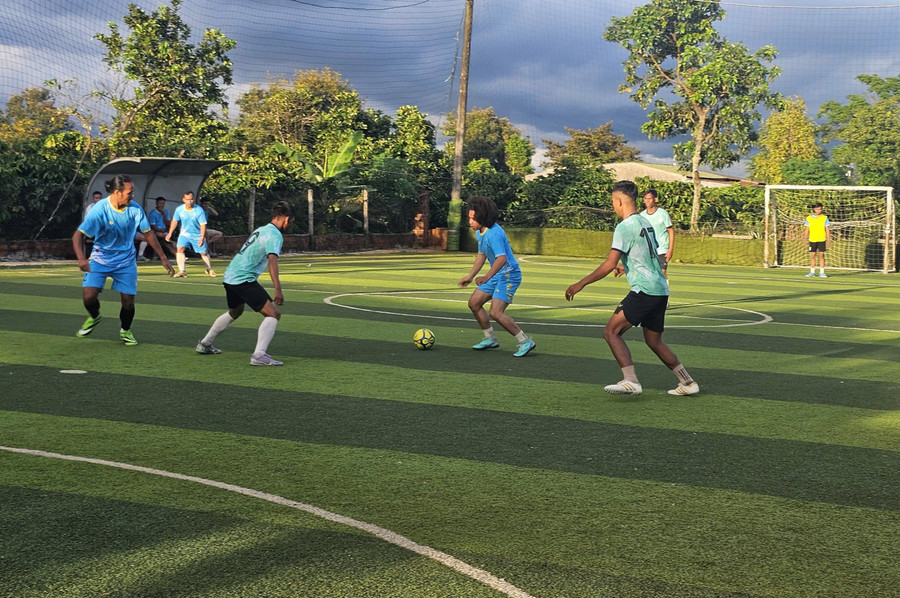 In Ia Băng Commune, many sports tournaments and football matches are held regularly. Photo: R’Ô Hok ren-luyen-than-the.jpg