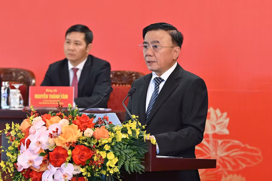 dong-chi-tran-cam-tu-uy-vien-bo-chinh-tri-thuong-truc-ban-bi-thu-phat-bieu-tai-buoi-hop-bao.jpg