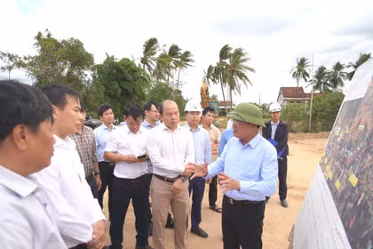 Focus on Accelerating Construction Progress to Expedite Completion of Key Transportation Projects