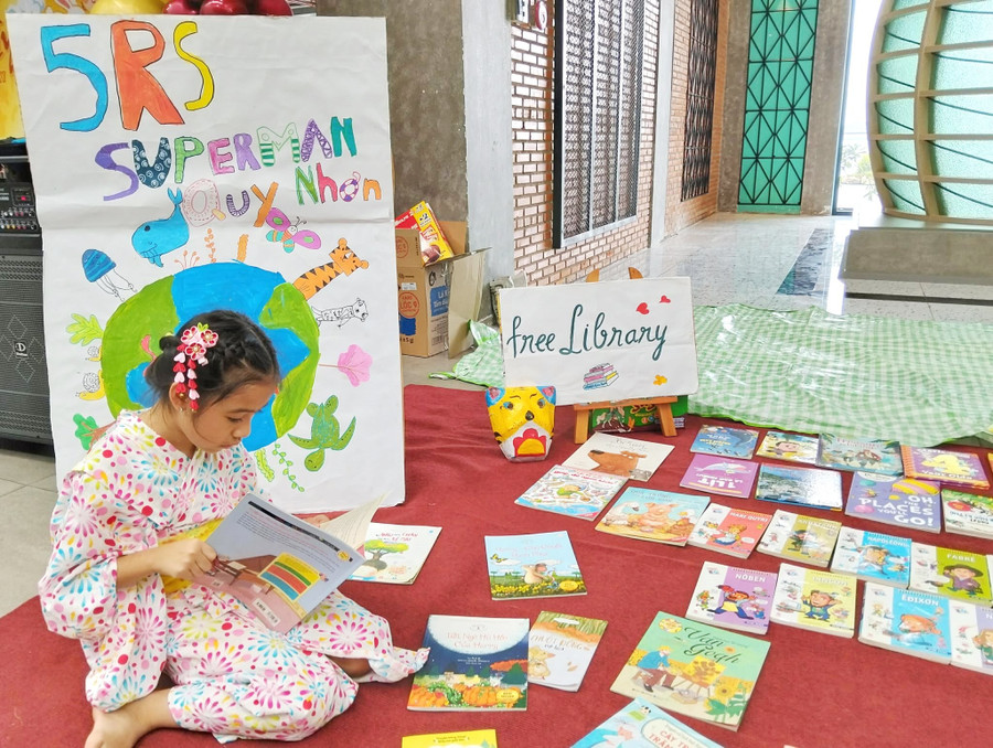 Free reading corner for children. Photo: Văn Lực 4-doc-sach-1.jpg