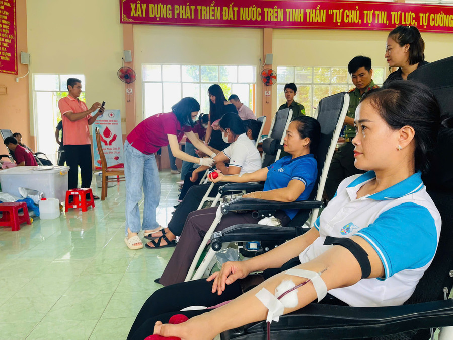 A large number of officials, civil servants, and residents from the three communes of Ia Pa, Pờ Tó, and Ia Tul participated in the blood donation drive. Photo: Vũ Chi gen-h-z7027523073514-663f68ee5480c3afdd9e4d687baedc77.jpg