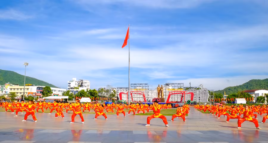 doan-vo-sinh-cua-tinh-gia-lai-tham-gia-dong-dien-voi-luc-luong-dong-dao-2.jpg