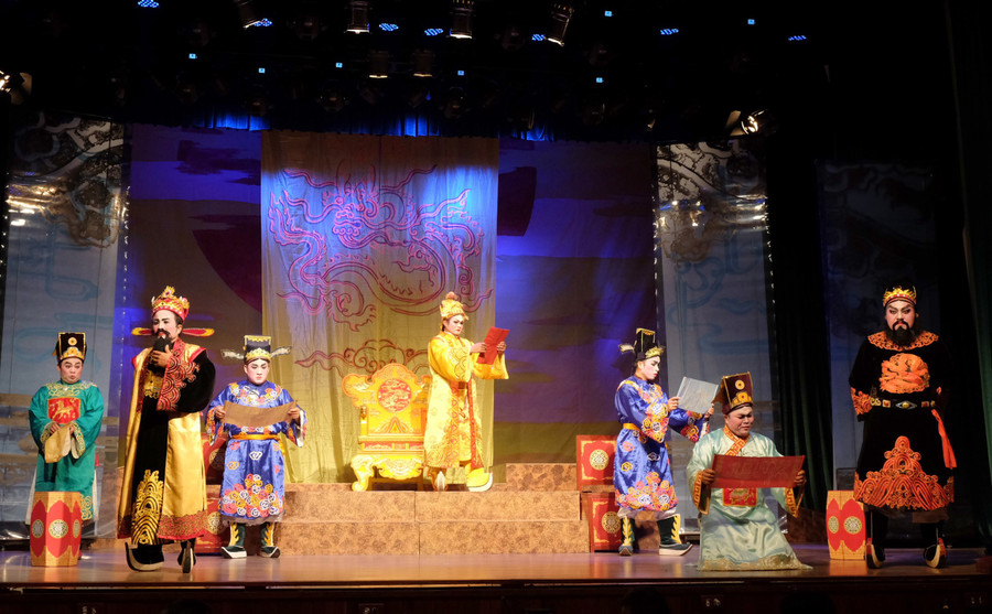 A scene from the tuồng play Vua thánh triều Lê (The Sacred King of the Lê Dynasty). Photo: Ngọc Nhuận mot-canh-trong-vo-tuong-vua-thanh-trieu-lejpg.jpg