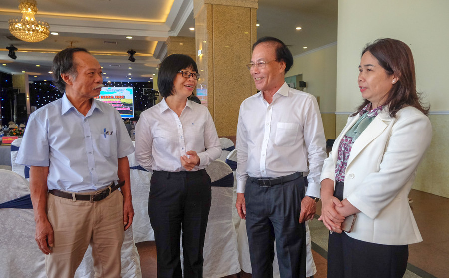 Vice Chairwoman of the Provincial People’s Committee Nguyễn Thị Thanh Lịch (second from left) discussing with experts and researchers about the preservation and promotion of Trường Lũy Gia Lai’s heritage value. Photo: Ngọc Nhuận dscf3166.jpg
