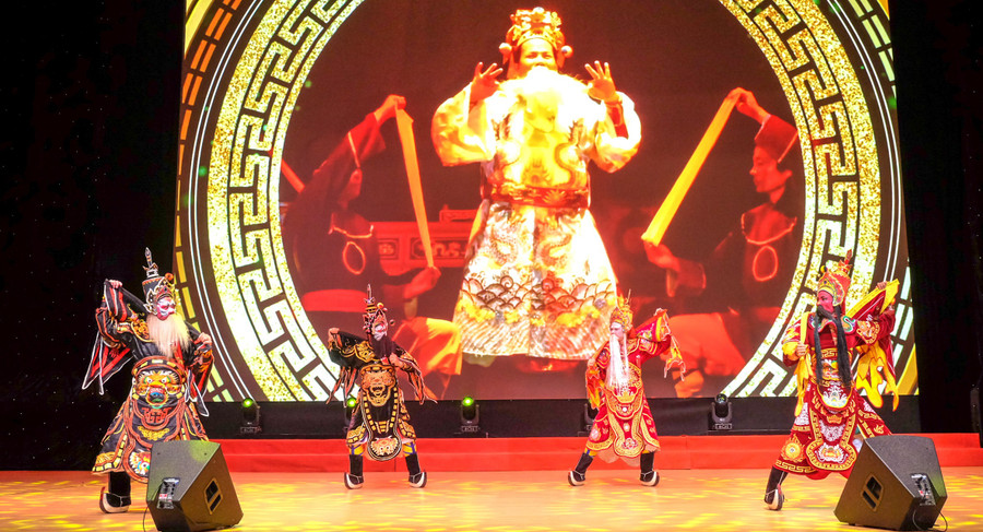 Trình Tường dance, a performance showcasing the unique costumes, choreography, and makeup of Bình Định hát bội. Photo: Ngọc Nhuận dscf2207-2.jpg