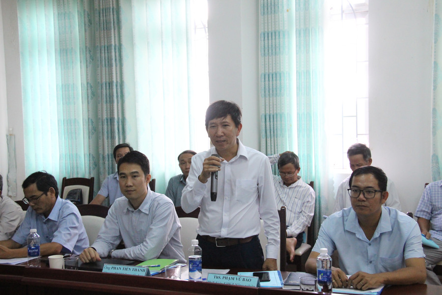 Dr. Phạm Vũ Bảo, Deputy Director of the South Central Coastal Agricultural Science and Technology Institute, believes that alternate wetting and drying irrigation is a technical breakthrough and a strategic direction for building smart, green, and sustainable agriculture in Gia Lai. Photo: Trọng Lợi img-6009.jpg
