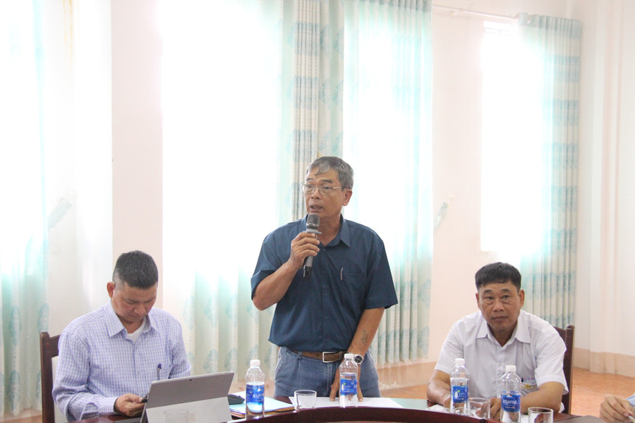 Representatives from Nhơn Bình 2 Agricultural Cooperative participate in discussions, evaluating the advantages brought by the AWD rice cultivation model. Photo: Trọng Lợi img-6021.jpg