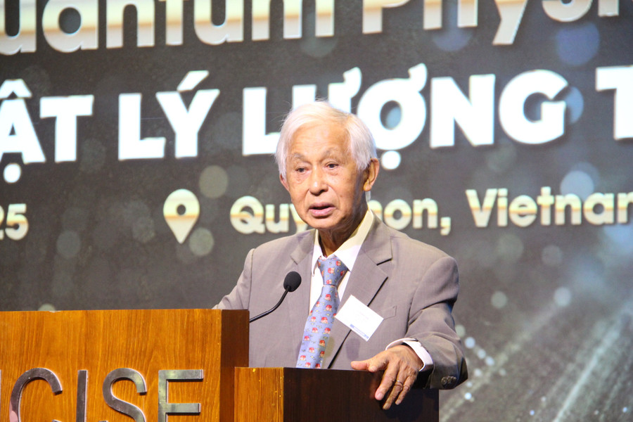 Professor Trần Thanh Vân delivers the opening speech at the conference. Photo: Trọng Lợi img-6171.jpg
