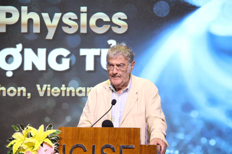 Professor Serge Haroche, French scientist and 2012 Nobel Laureate in Physics, expresses his pleasure at attending the conference at ICISE. Photo: Trọng Lợi img-6199.jpg