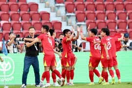 <p style="text-align: justify;"><b>(GLO) – The Vietnam U22 team faced considerable challenges against the Philippines U22 in the men's football semi-final at the 33rd SEA Games. However, Rajamangala Stadium witnessed a dramatic surge from the Vietnamese players at the decisive moment, securing the first ticket to the final.</b></p>