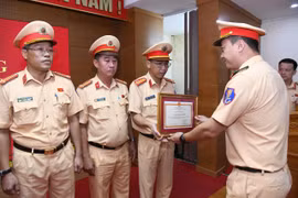 Gia Lai’s traffic police force praised for contributions at Vietnam’s A80 mission