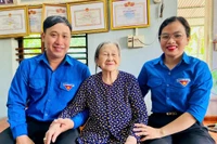 Young Party Members Set an Example Through Concrete Actions