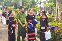 Many grassroots police officers and soldiers in Gia Lai have proactively learned ethnic minority languages to be closer to the people and better understand them.