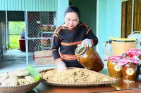 The Jrai Ayun Pa's rice wine, produced by Ms. Nay H’Tó from Phu Ma Miơng hamlet, Ayun Pa ward, has become a favorite among many customers.