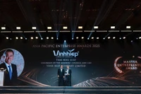 Mr. Thái Như Hiệp, General Director of Vĩnh Hiệp Co., Ltd., receives the Asia-Pacific Outstanding Entrepreneur Award. Photo: DNCC