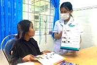 Staff at the Lơ Pang Commune Health Station provide guidance to pregnant women on prenatal care and regular check-ups. 