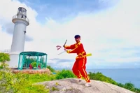 The "Song phượng kiếm" music video, performed by the youth union members of Phu My Dong commune, was filmed at several of the area’s scenic landmarks. Image captured from the video clip.