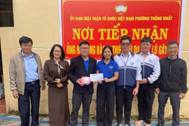 Orphaned students in Gia Lai donate savings to support flood victims