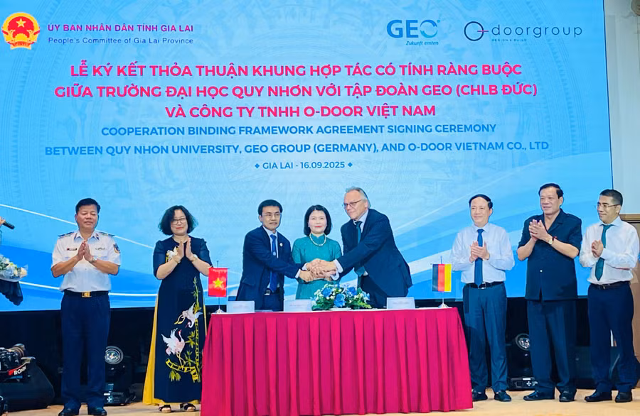 gen-h-z7018129510390-3e537d78d8feec5824c28f426e6ed3a8.jpg