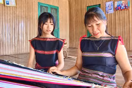 Jrai artisans in Ia Phí keep traditional crafts alive with new designs