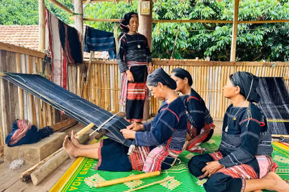 Preserving the Bahnar Kon K’Đĕh Brocade Tradition Amidst Modern Life