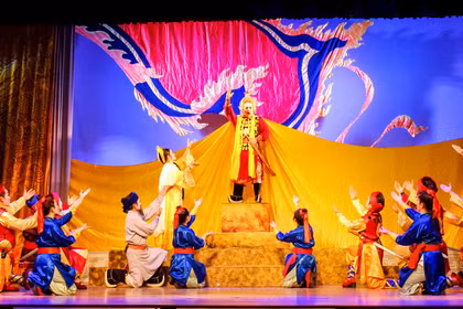 When History Reenacted on Stage Resonates with Young Audiences