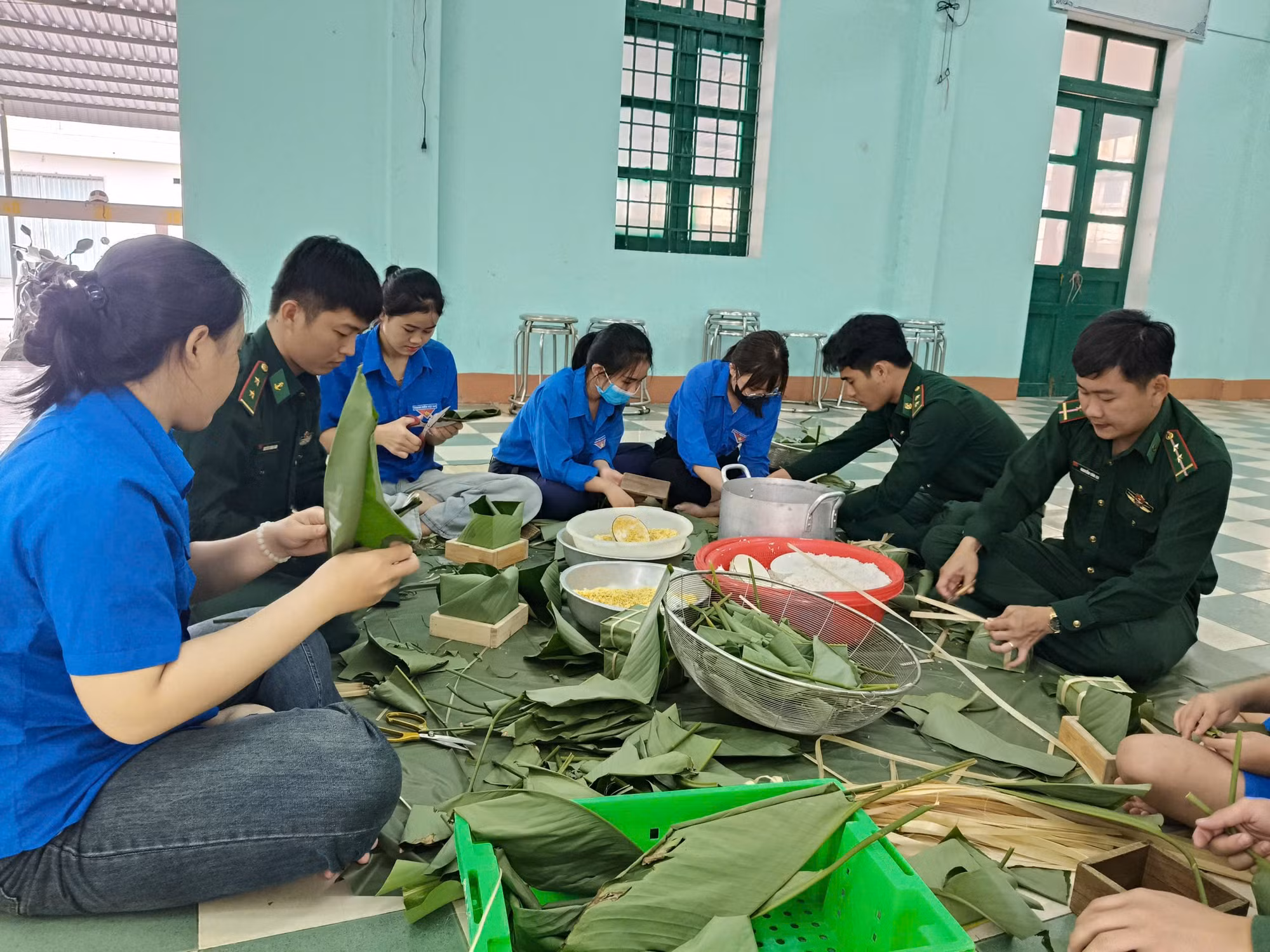 nguoi-tre-giu-hon-tet-1.jpg