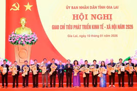 The conference emphasized the spirit of accelerating breakthroughs in implementing socio-economic development tasks for 2026, applying the "six clear principles" in governance.