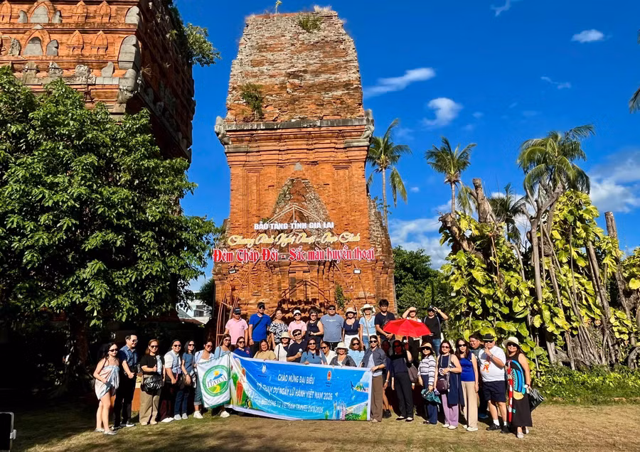 hang-tram-doanh-nghiep-khao-sat-san-pham-du-lich-tai-gia-lai-4.jpg
