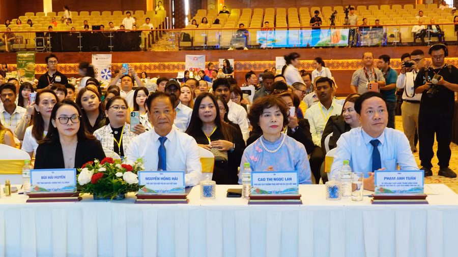 ngay-lu-hanh-viet-nam-1.jpg