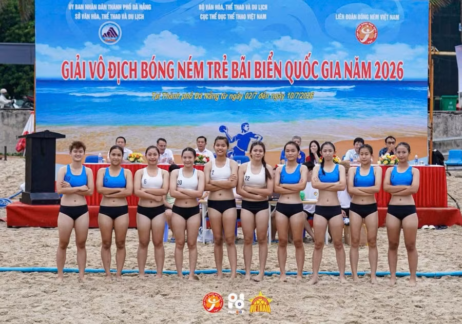 doi-tuyen-bong-nem-bai-bien-gia-lai-thang-tran-ra-quan-8619.jpg