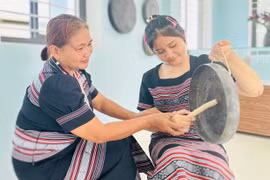 The story of an artisan tirelessly preserving H’re cultural heritage
