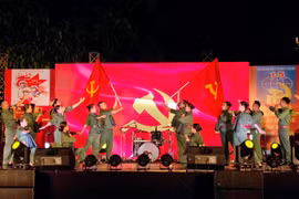 The performance of "Lá cờ Đảng" ("The Party's Flag") left a deep impression on the audience.