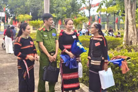 Many grassroots police officers and soldiers in Gia Lai have proactively learned ethnic minority languages to be closer to the people and better understand them.
