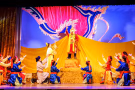 When History Reenacted on Stage Resonates with Young Audiences