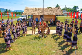 The traditional cultural heritage of the H’re people is being preserved and its value promoted.