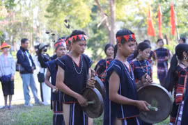 The program "Weekend Gong Night – Enjoy and Experience" was held in Vinh An village.