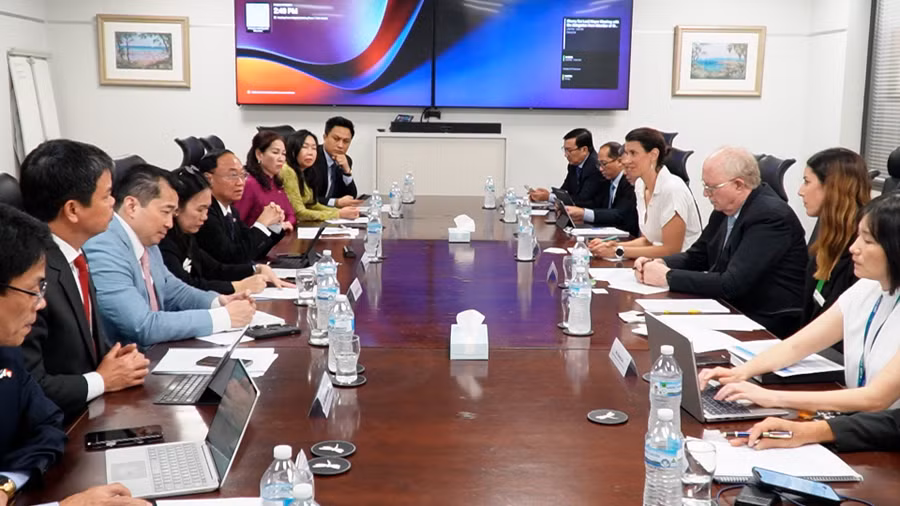 quang-canh-buoi-lam-viec.jpg
