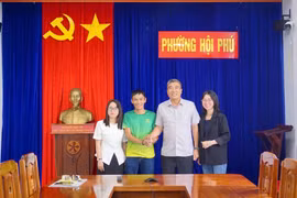Hoi Phu Ward Accompanies "Running Eccentric" Nguyen Van Long