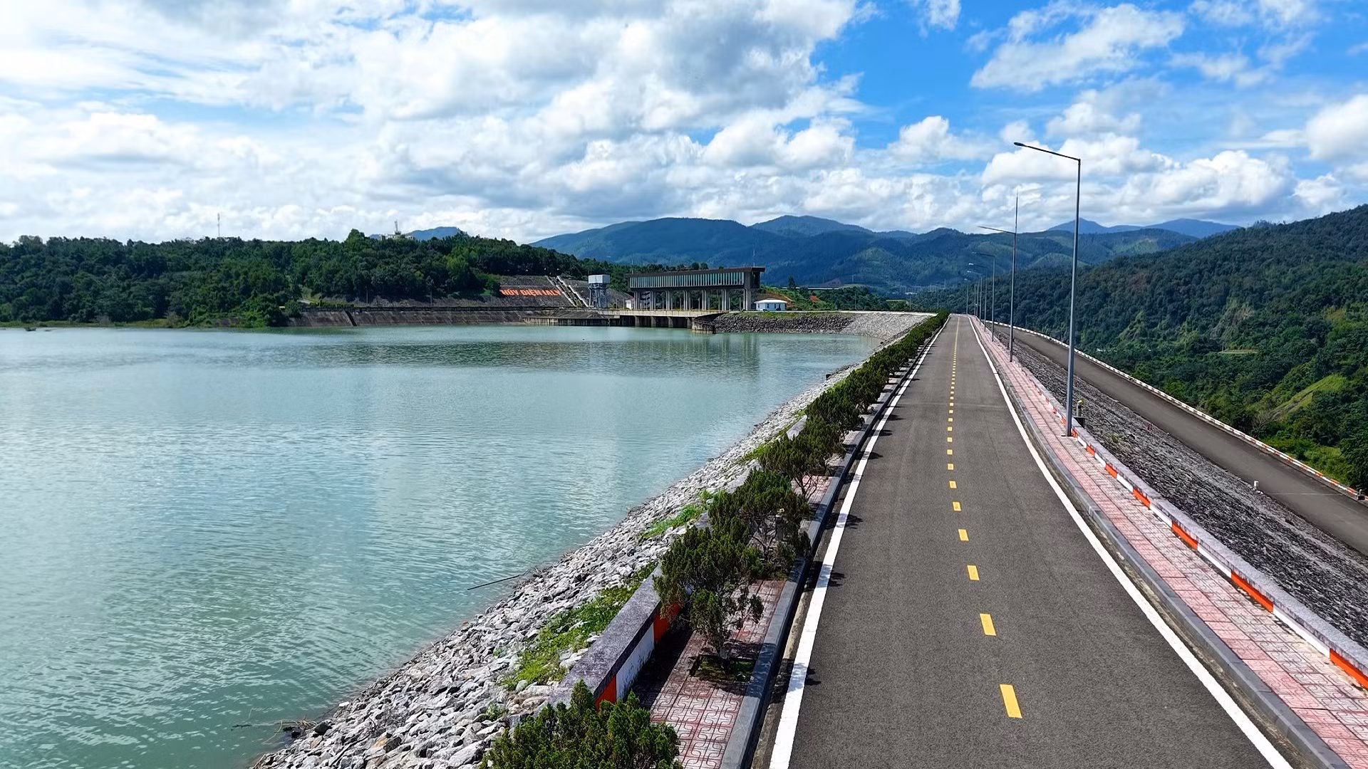 thuy-dien.jpg
