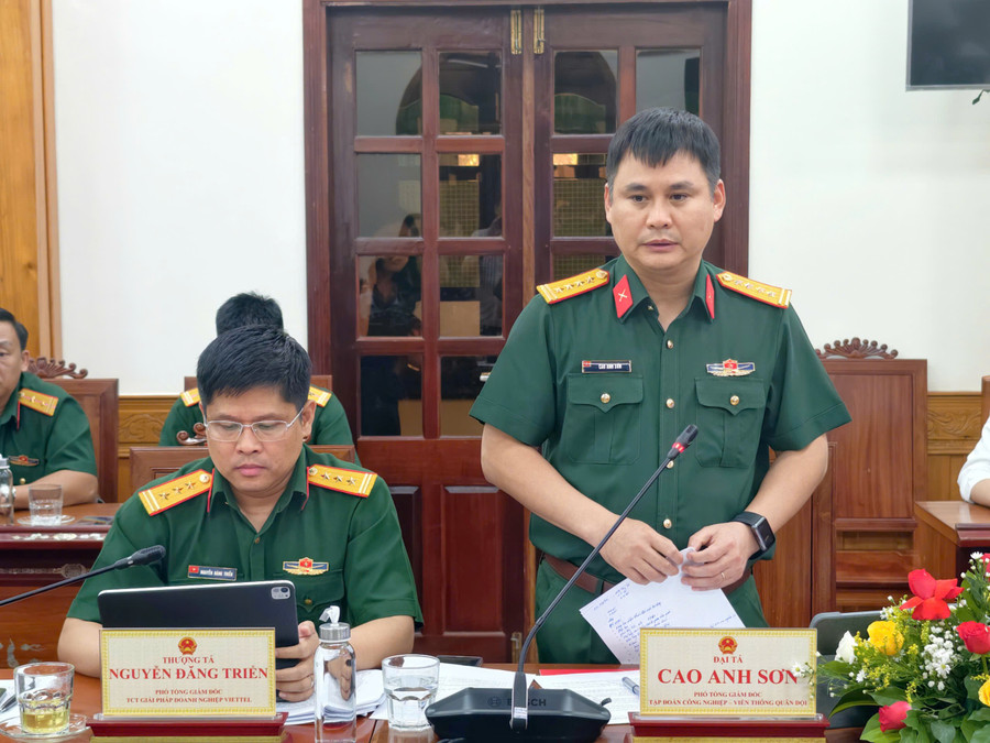 Colonel Cao Anh Son, Deputy General Director of Viettel, speaks at the signing ceremony. Photo: Dung Nhan 119-anh-4.jpg