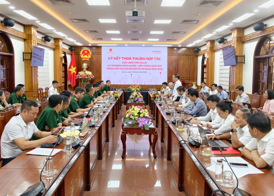 Overview of the signing ceremony. Photo: Dung Nhan 119-anh-2.jpg