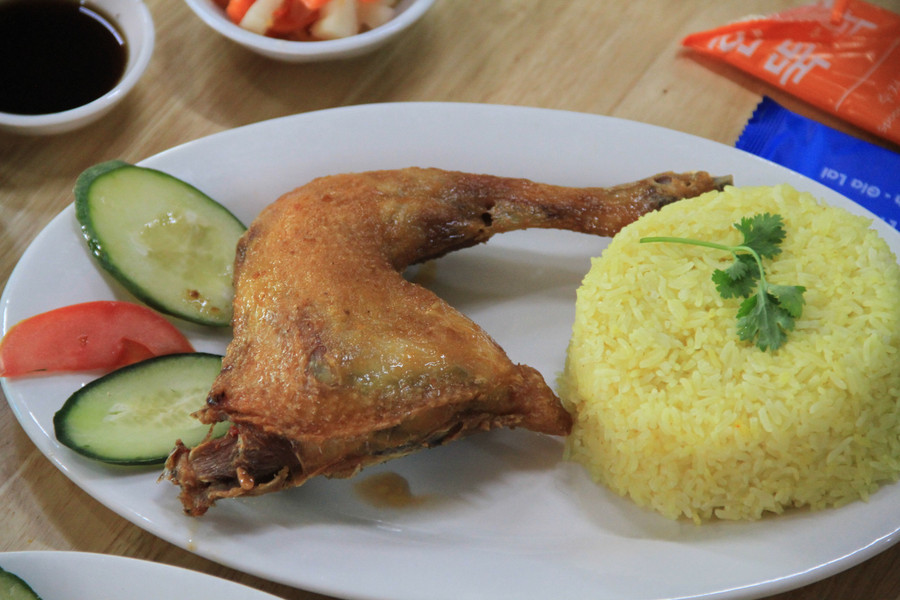 The chicken is tender inside and crispy outside, yet never greasy. Photo: H.H img-9672.jpg