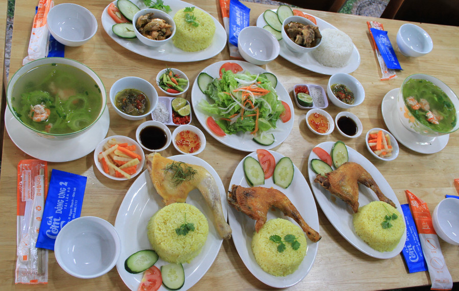 Each serving of chicken rice at Dông Ưng 2 Restaurant is priced at 45,000 VND. Photo: H.H img-9663.jpg