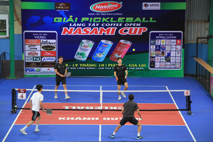 Nearly 600 athletes are competing across six categories. Photo: H.H khai-mac-giai-pickleball-lang-tay-coffee-open-nasami-cup-1.jpg