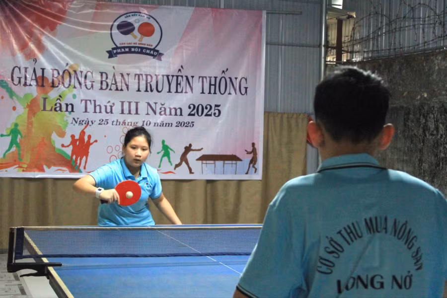 cac-thanh-vien-clb-thi-dau-giao-huu-trong-giai-noi-bo-lan-thu-ba-anh-hoang-hoai.jpg