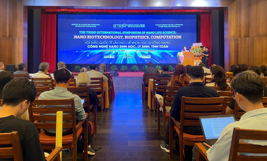 Overview of the workshop. Photo: A.N khoa-hoc-nano-su-song.jpg